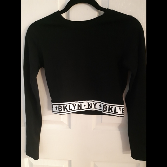 NWOT Athleisure Crop Long sleeve - Picture 3 of 3